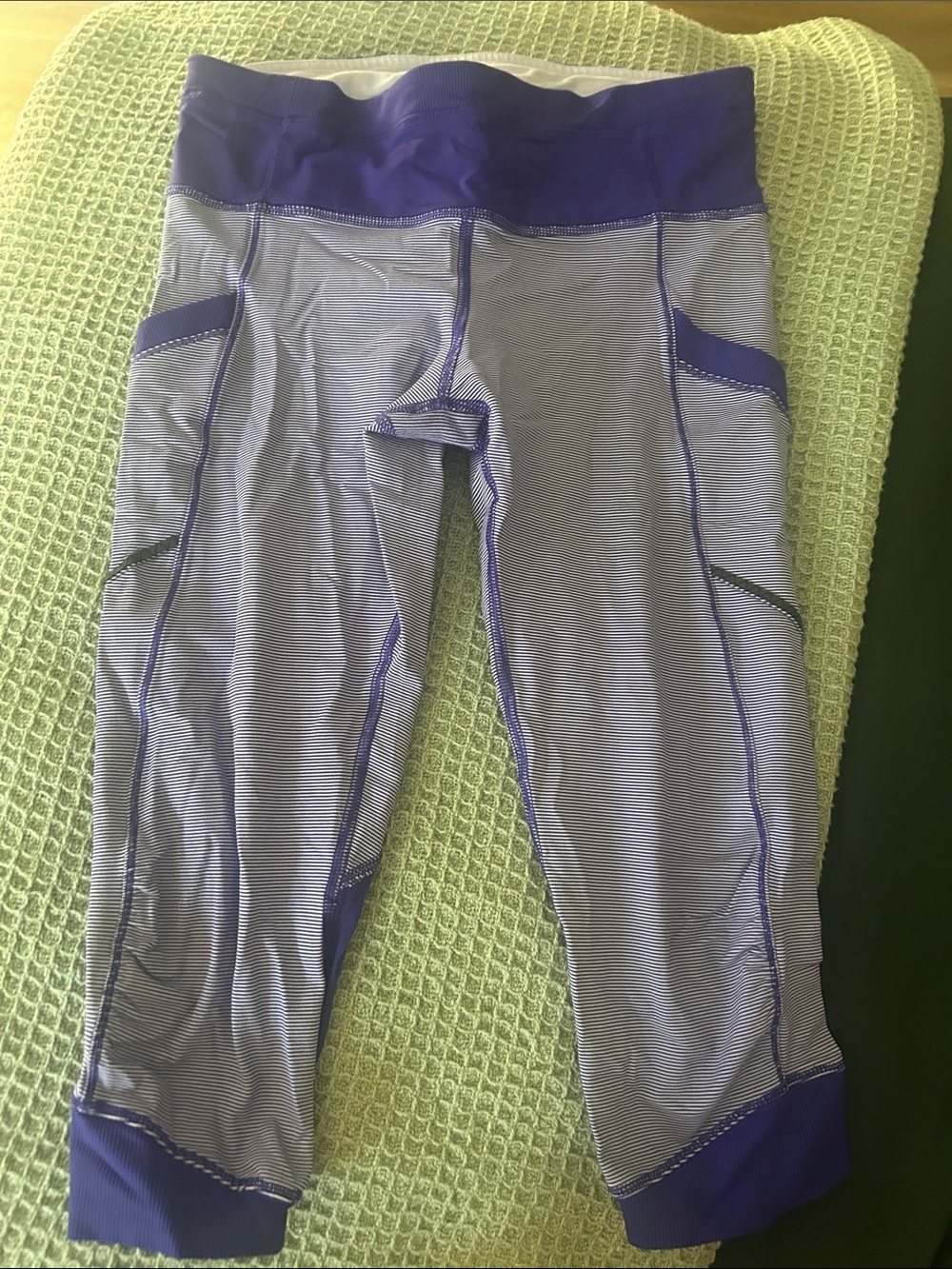 Lululemon size 6 crop leggings